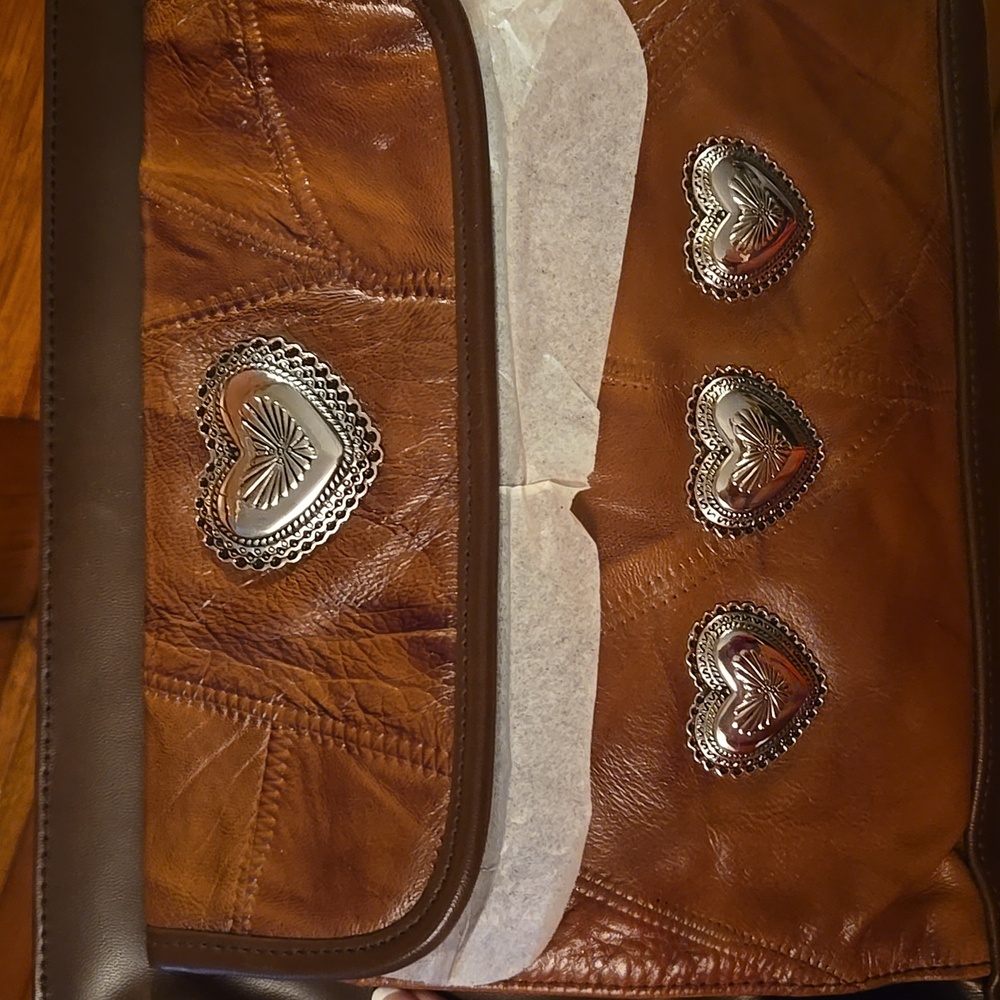 NEW: ALIZ Genuine Leather Purse w/Silver Heart Accents - Picture 6 of 11